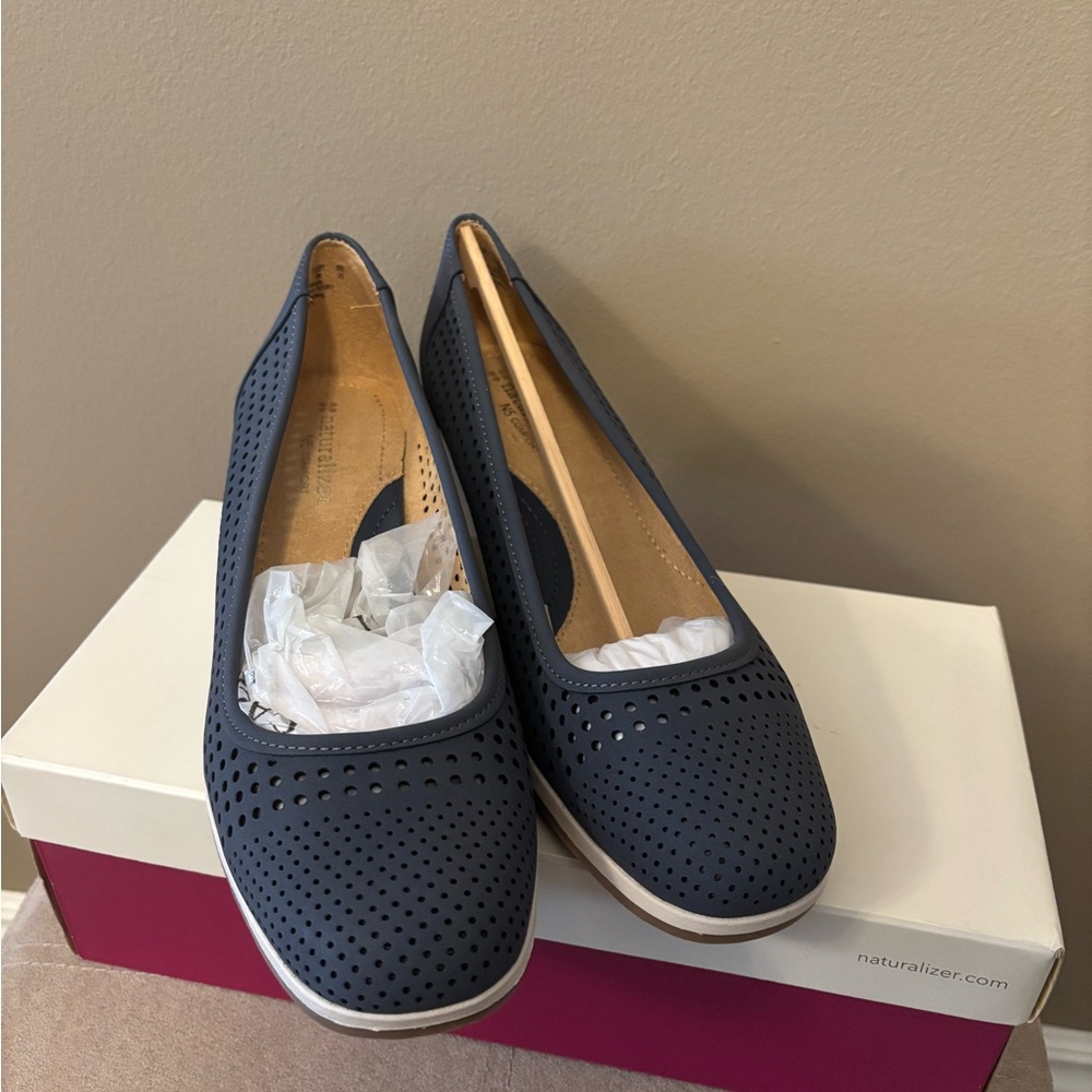 Naturalizer Women's Dark Blue Perforated Loafers
